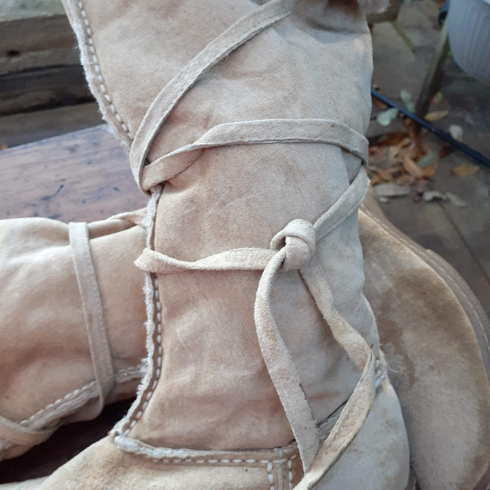 Boots - Picture 4 of 5